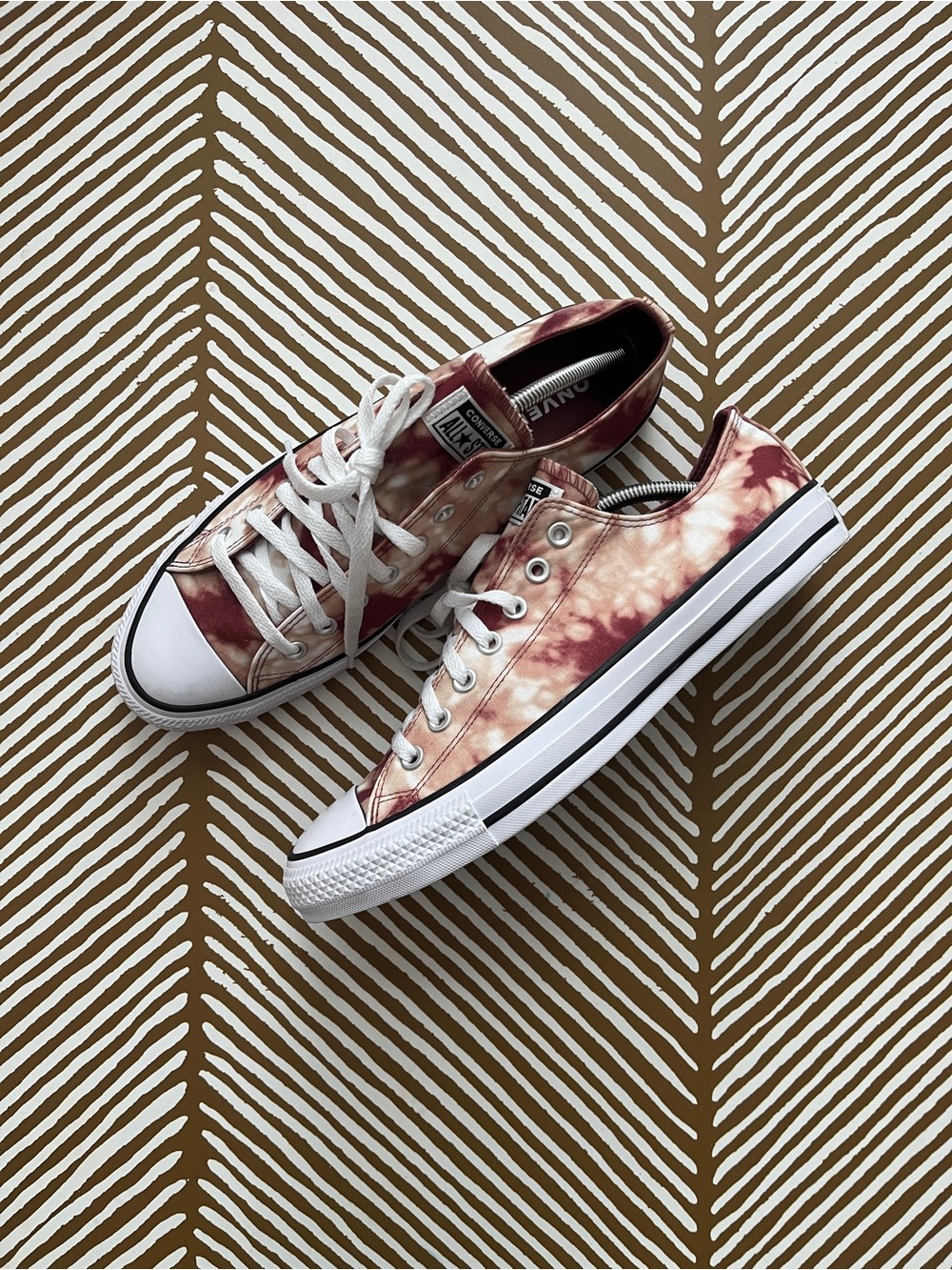 Converse Low Tops Tie Dye NWOT (M 11 W 13)
